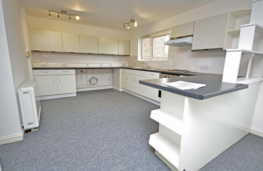 Fairhaven, Dunoon, Argyll, PA23 3 bed flat £86,000