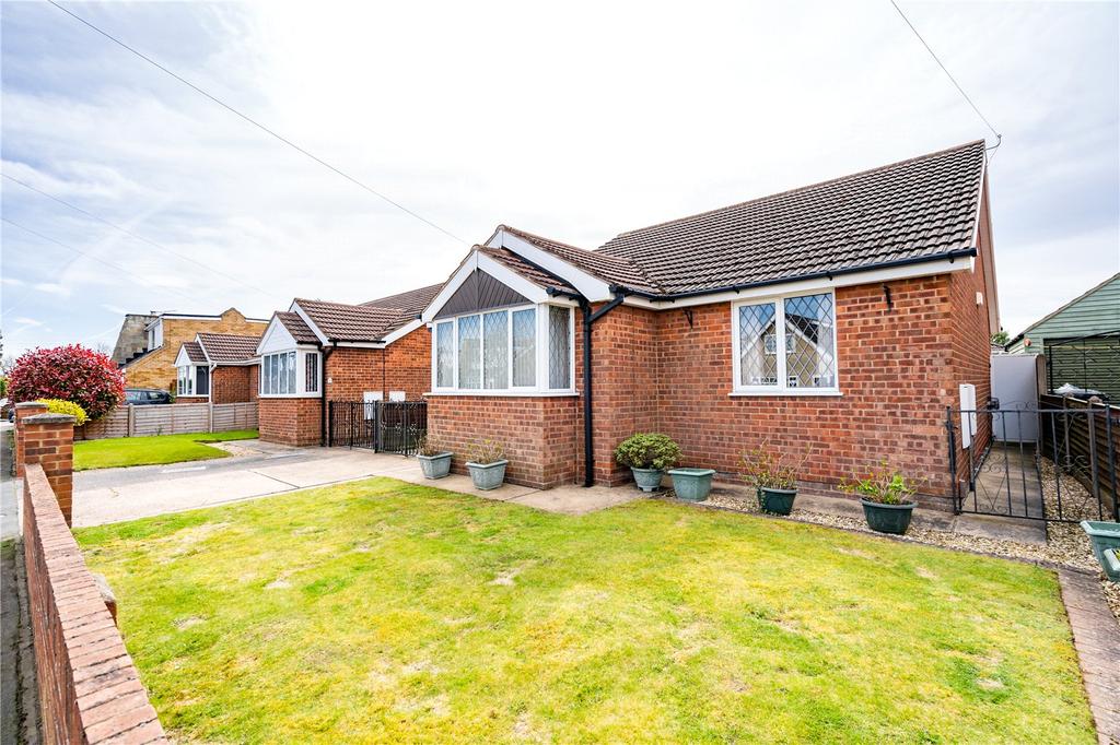 Langton Road, HoltonleClay, Grimsby, DN36 2 bed bungalow £195,000