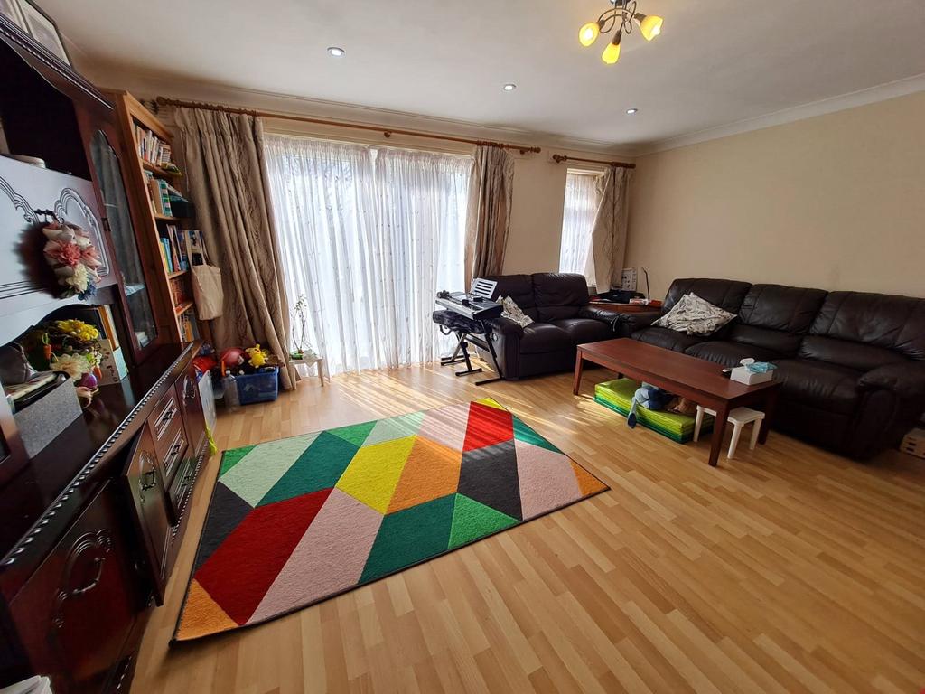 Noel Road, West Acton, London, W3 3 bed semidetached house £2,600