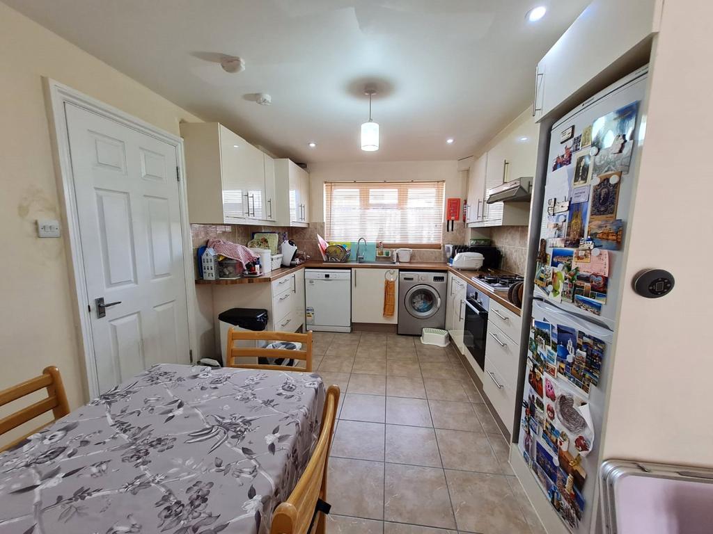 Noel Road, West Acton, London, W3 3 bed semidetached house £2,600