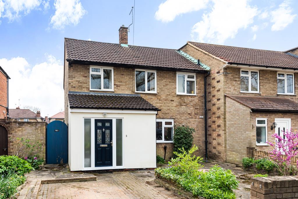 High EN5 3 bed end of terrace house £580,000