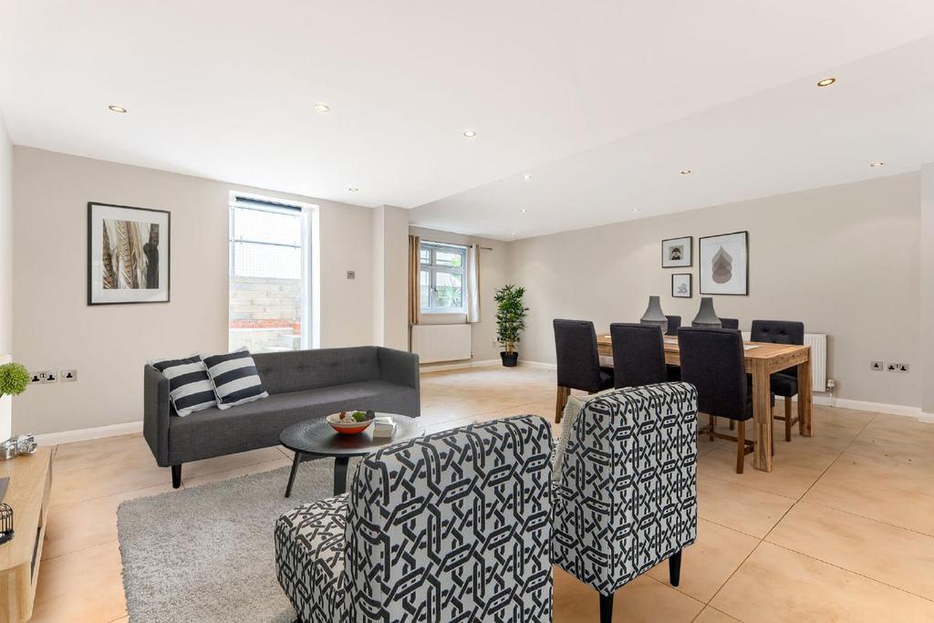 Merton Road, Wandsworth 2 bed semidetached house £750,000