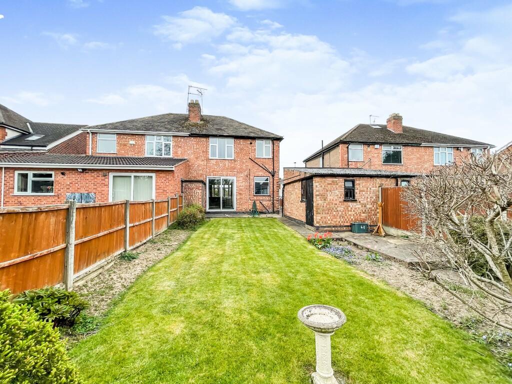 Highgate Drive, Knighton, Leicester 3 bed semidetached house £250,000