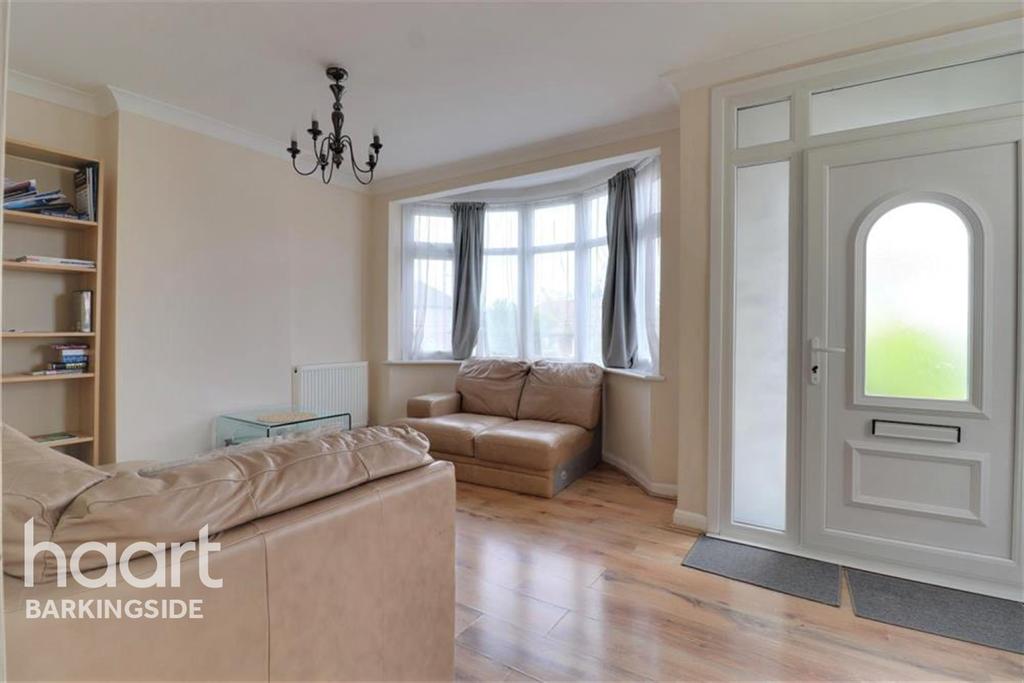 Caterham Avenue Clayhall IG5 4 bed semidetached house £1,700 pcm