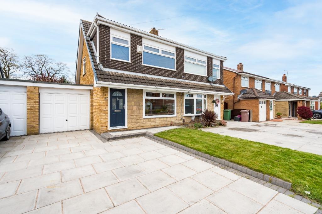 Stirling Crescent, Sherdley Park, St... 3 bed semidetached house £