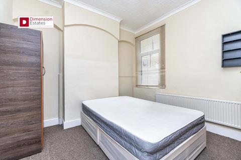 4 bedroom terraced house to rent, Richmond Street, Plaistow, E13