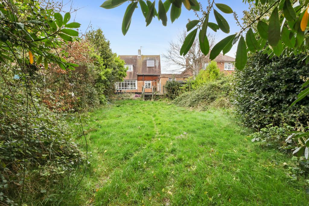 Chantry Avenue, BexhillOnSea 2 bed detached house £365,000