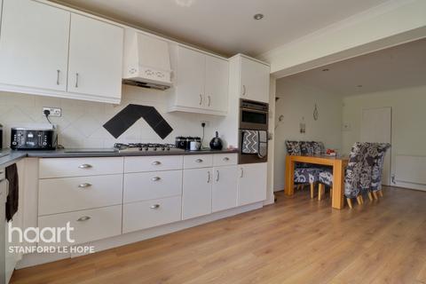 22 Brampton Close, Corringham, Stanford-le-hope, SS17 7NS