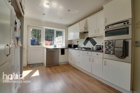 22 Brampton Close, Corringham, Stanford-le-hope, SS17 7NS