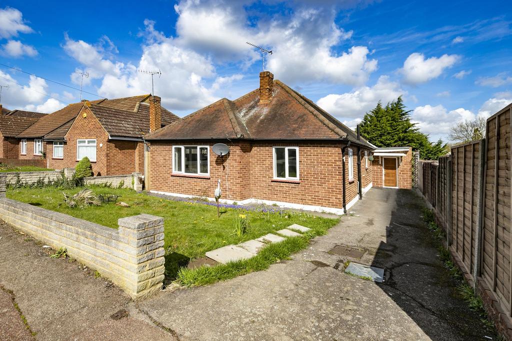 Dene Road, Buckhurst Hill, IG9 3 bed detached house £675,000