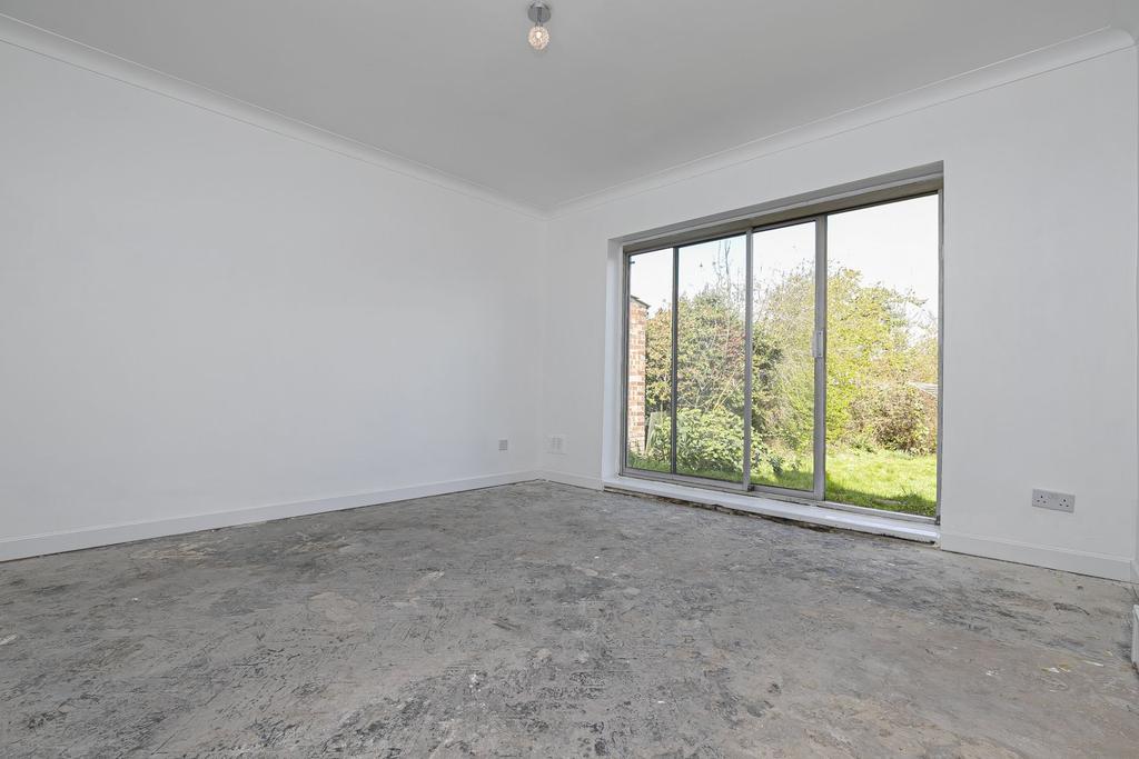 Dene Road, Buckhurst Hill, IG9 3 bed detached house £675,000
