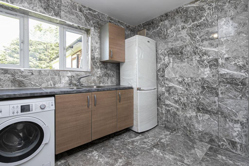 Dene Road, Buckhurst Hill, IG9 3 bed detached house £675,000
