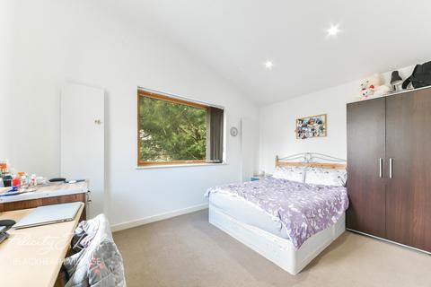 38 Woodville Close, London, SE3 8ED