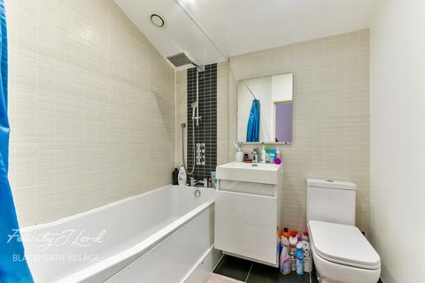 38 Woodville Close, London, SE3 8ED