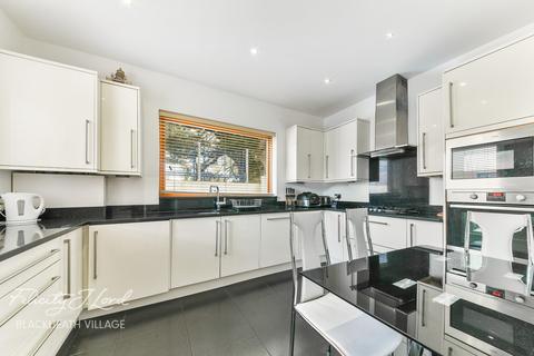 38 Woodville Close, London, SE3 8ED