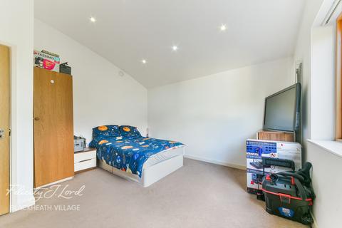 38 Woodville Close, London, SE3 8ED