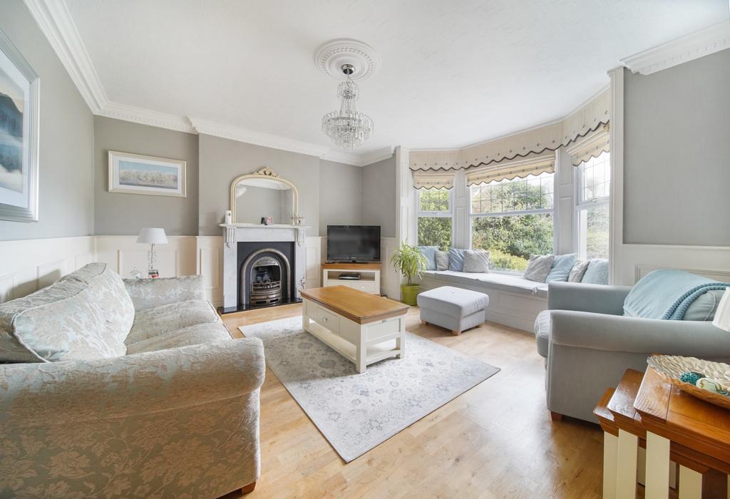 Little Street, Rushden, Northamptonshire 6 bed detached house £650,000