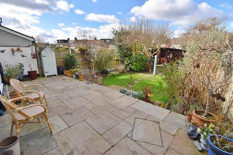 4 bedroom end of terrace house for sale, Coolgardie Avenue, Highams Park, London. E4 9HP