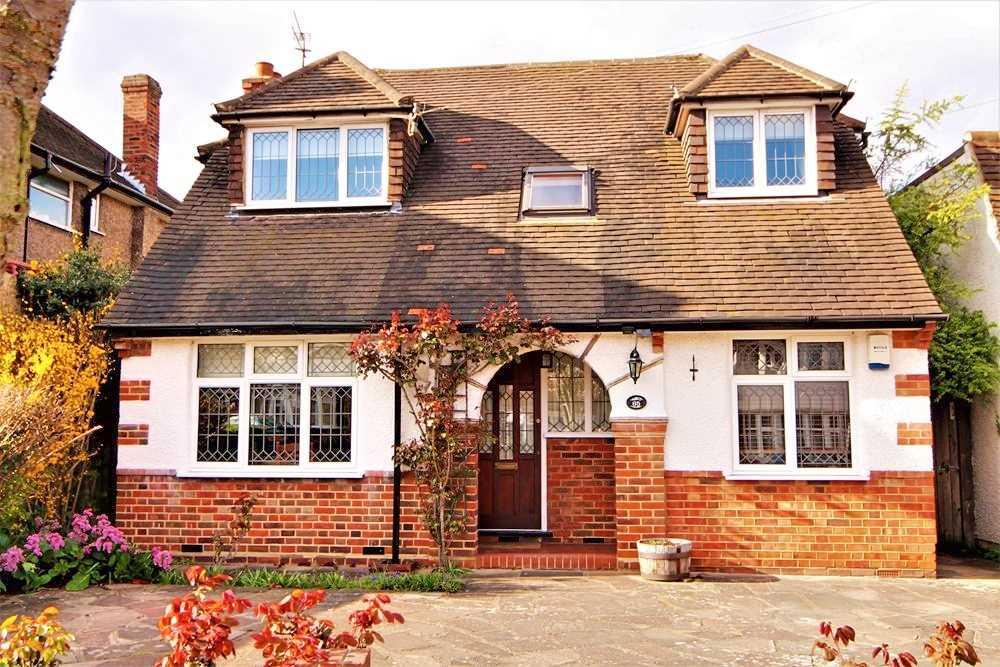Lansdowne Road, Stanmore 4 bed detached house £3,000 pcm (£692 pw)
