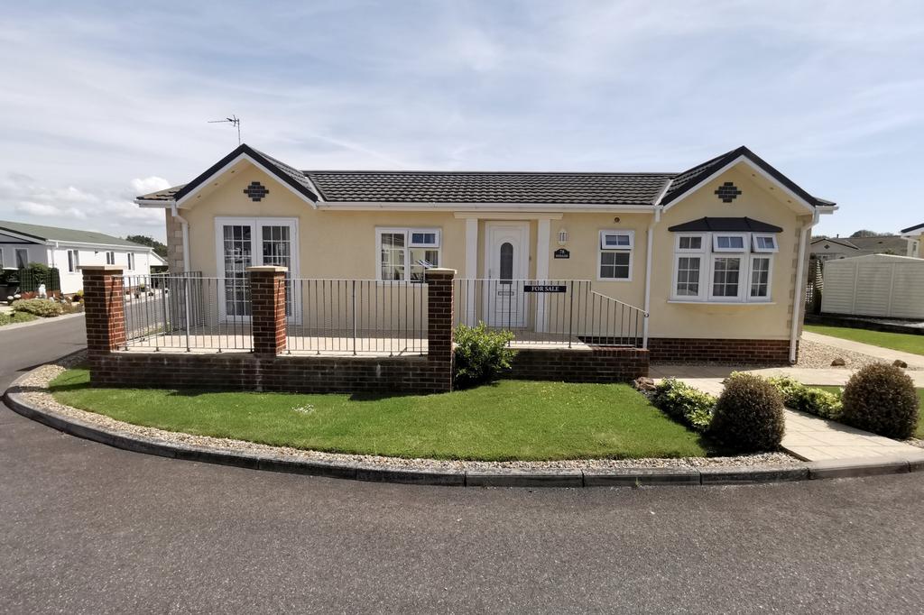 Eastbourne Heights, Oaktree Lane, Eastbourne, East Sussex, BN23 2 bed
