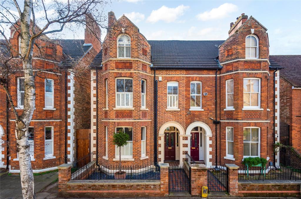Waterloo Road, Bedford, Bedfordshire... 5 bed semidetached house £