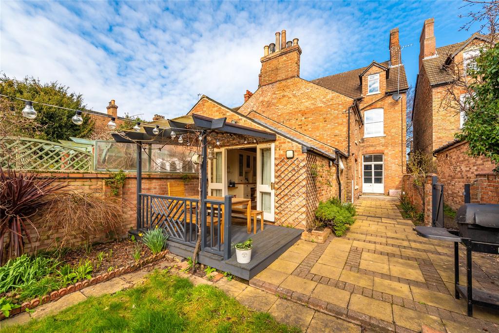Waterloo Road, Bedford, Bedfordshire... 5 bed semidetached house £