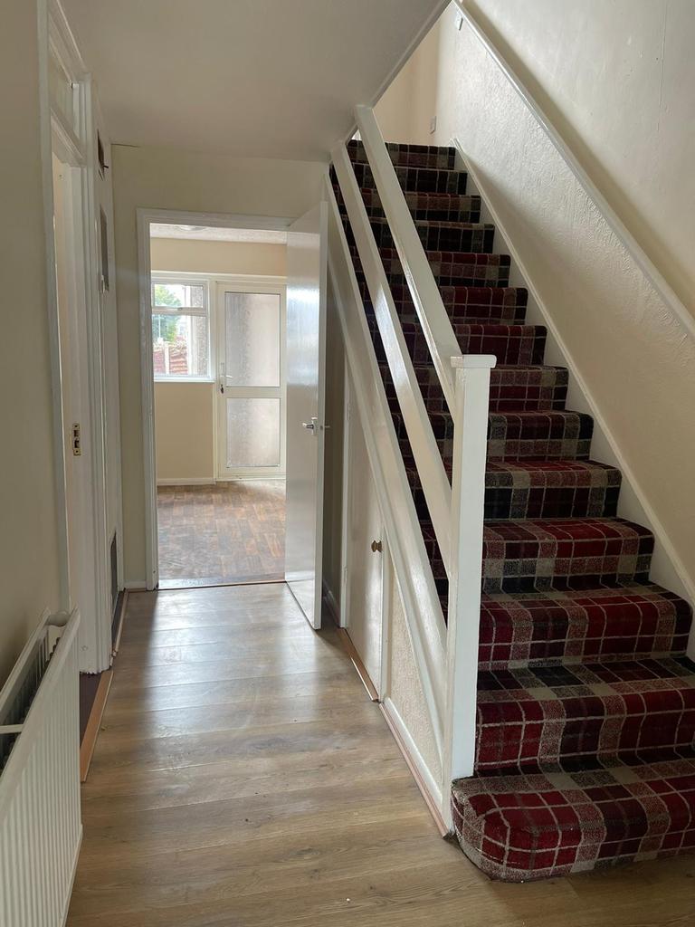 Birch Grove, Slough, Berkshire, SL2 3 bed terraced house £1,599 pcm