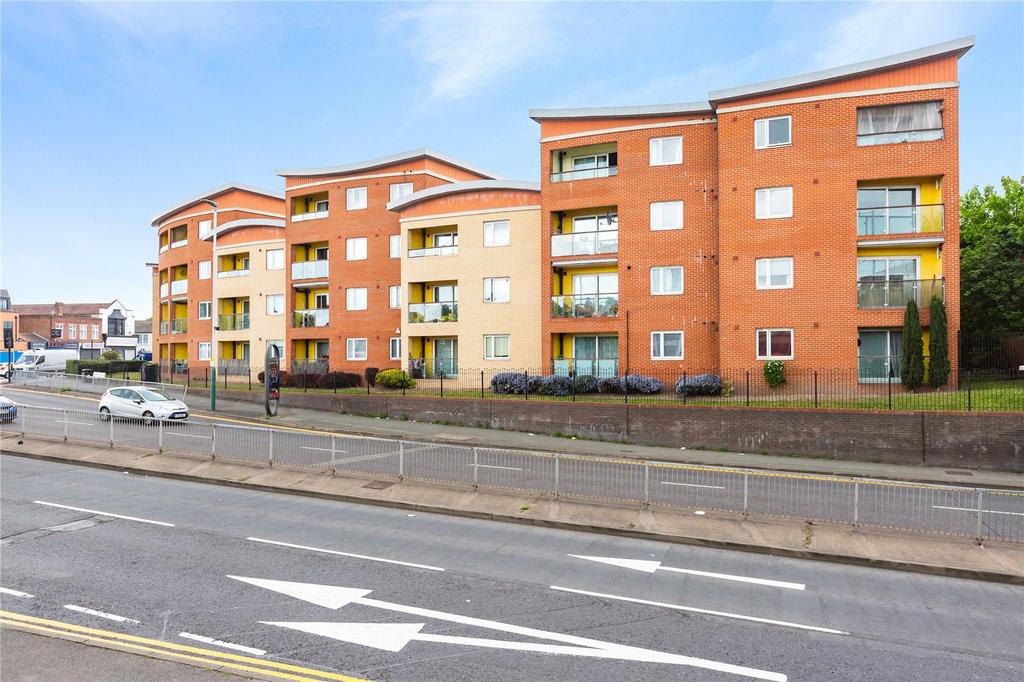 Victoria Road, Romford, RM1 2 bed apartment for sale £260,000