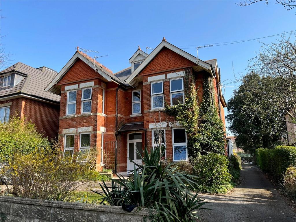 Oxford Avenue, Southbourne... 1 bed apartment £725 pcm (£167 pw)