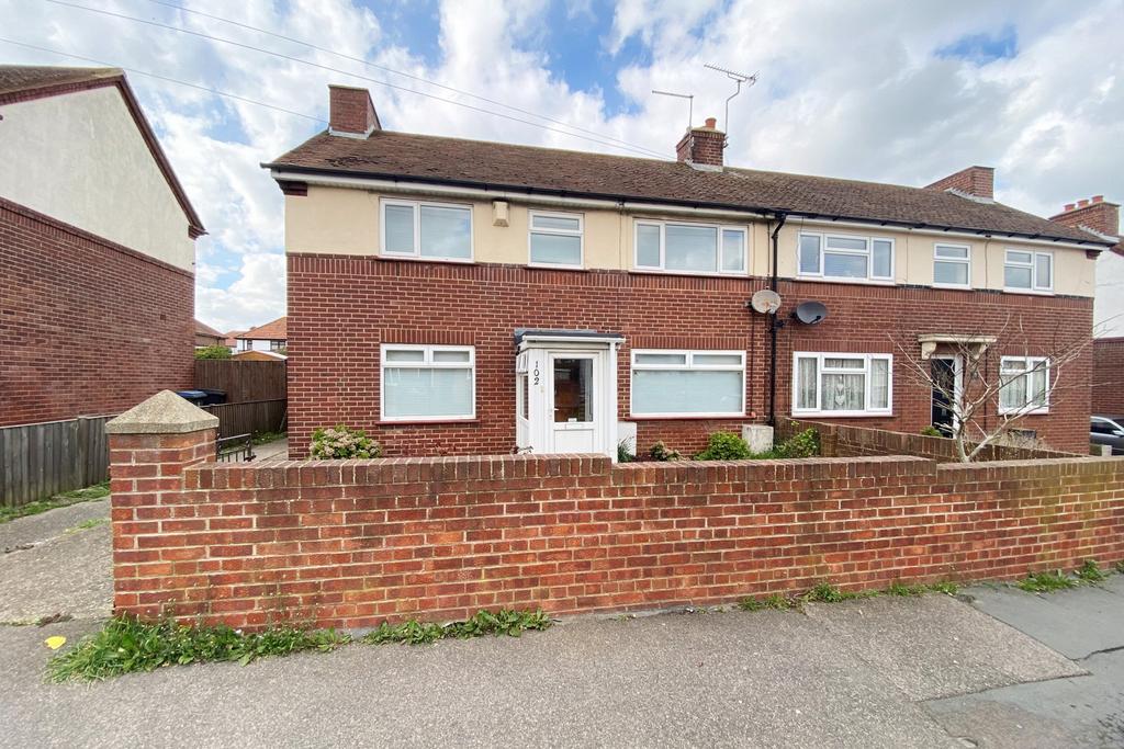Mill Hill, Deal, CT14 3 bed semidetached house £299,950