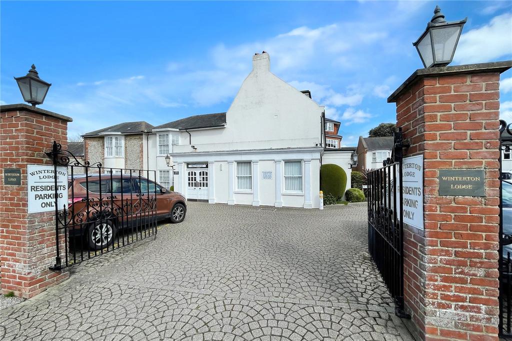 Winterton Lodge, Goda Road, Littlehampton 2 bed apartment for sale £