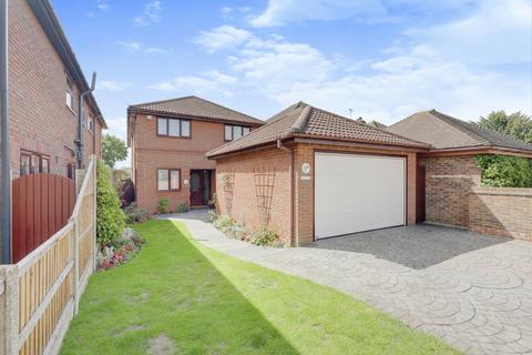 4 bedroom detached house for sale, Elmhurst Avenue, Benfleet, SS7