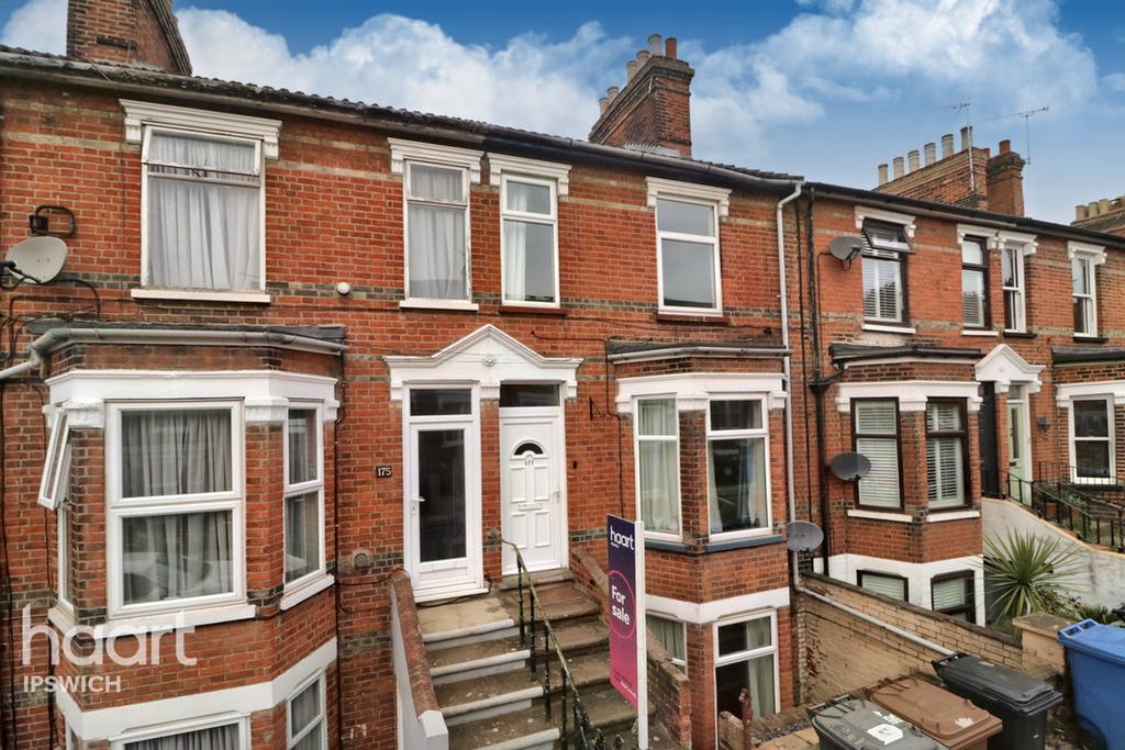 Cemetery Road, Ipswich 3 bed terraced house £250,000