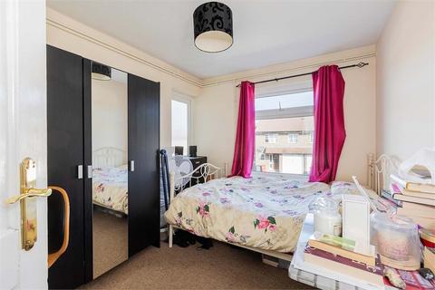 3 bedroom flat for sale - Sandringham Court, Burnham, Berkshire