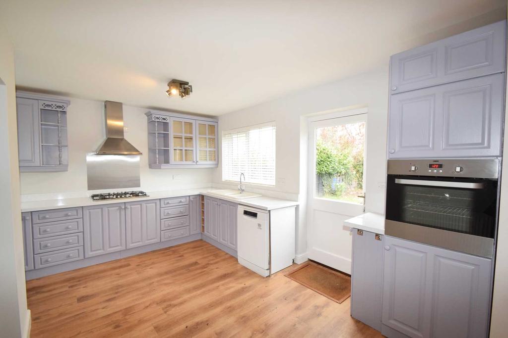 Love Lane, Watlington 4 bed semidetached house £1,975 pcm (£456 pw)