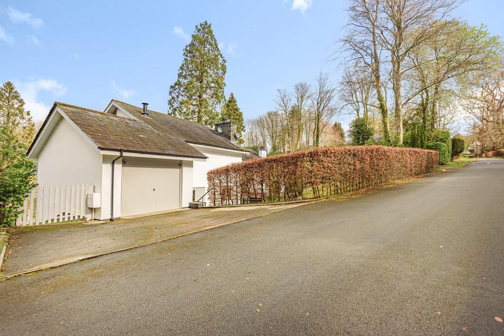 Attached Garage