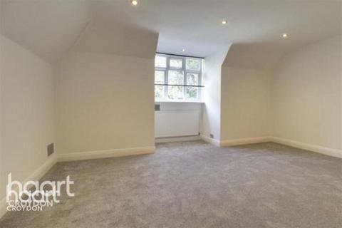 3 bedroom maisonette to rent, Lower Barn Road, Purley