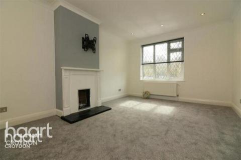 3 bedroom maisonette to rent, Lower Barn Road, Purley