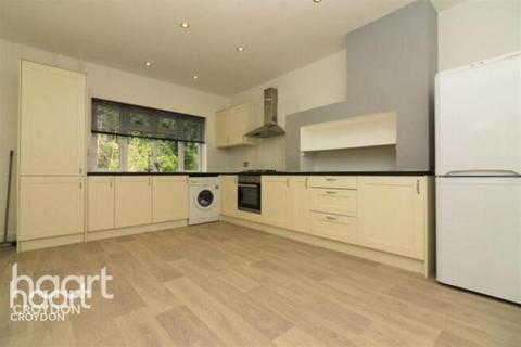 3 bedroom maisonette to rent, Lower Barn Road, Purley