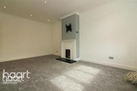 3 bedroom maisonette to rent, Lower Barn Road, Purley