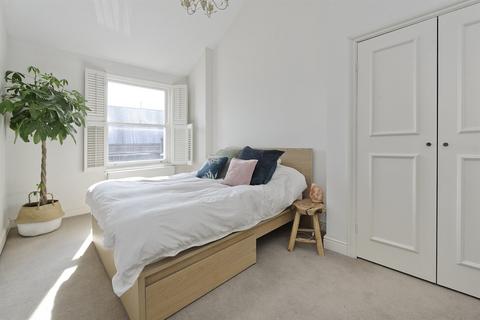 3 bedroom flat to rent, Garway Road, London, W2