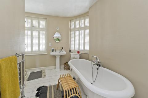 3 bedroom flat to rent, Garway Road, London, W2