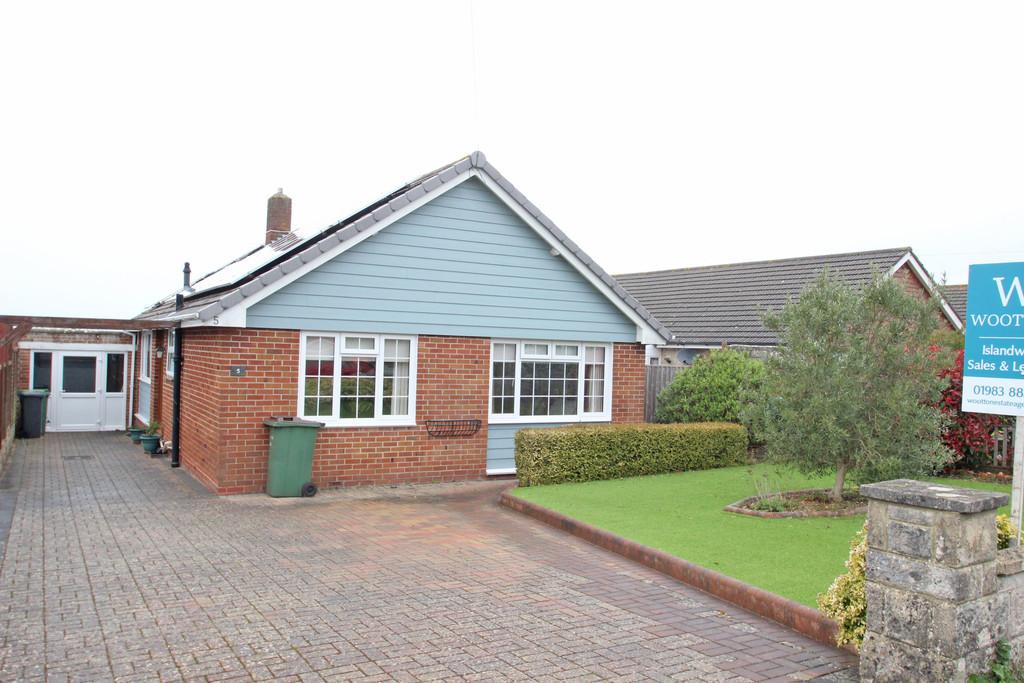 Tilbury Road, Gurnard 2 bed detached bungalow £450,000