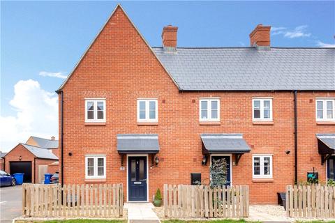 7 Catterick Way, Towcester, NN12 6NX