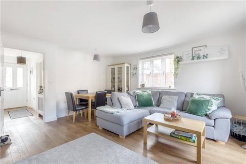 7 Catterick Way, Towcester, NN12 6NX