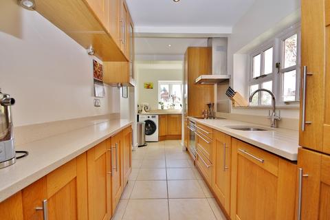 37 Cheapside, Horsell, Woking, GU21 4JQ