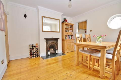 37 Cheapside, Horsell, Woking, GU21 4JQ