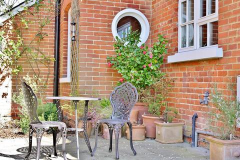 37 Cheapside, Horsell, Woking, GU21 4JQ