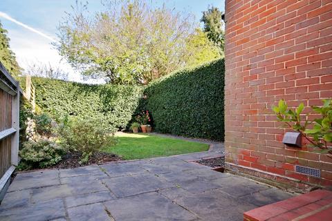 37 Cheapside, Horsell, Woking, GU21 4JQ