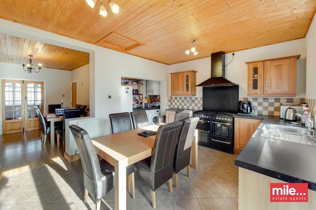 Methuen Road, Edgware 4 bed semidetached house £2,300 pcm (£531 pw)